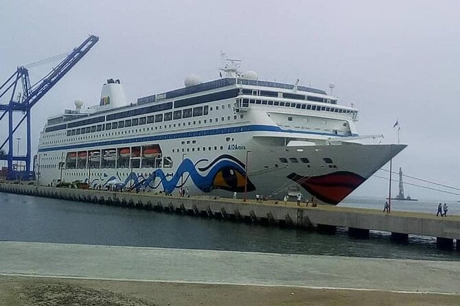 Sandwich Harbour Scenic Excursion - Design for the Cruise Ships - From salt pans and flamingos to the open desert
