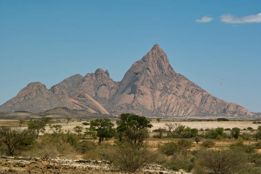 Spitzkoppe : via Zeila Shipwreck - Arriving at Spitzkoppe, Namibia’s Matterhorn