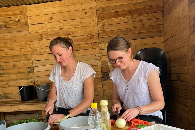 Traditional Cooking Class - Mahangu pap for beginners - Eating in a Namibian home