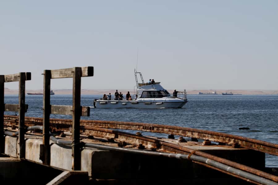 Walvis Bay: Dolphin Cruise, Pink Lakes and 4x4 Dune Drive - A morning on Walvis Bay with seals, dolphins, and oysters
